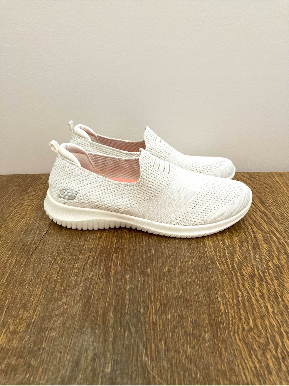 Skechers Slip On Memory Foam Sneaker Women’s Size 6.5 Natural